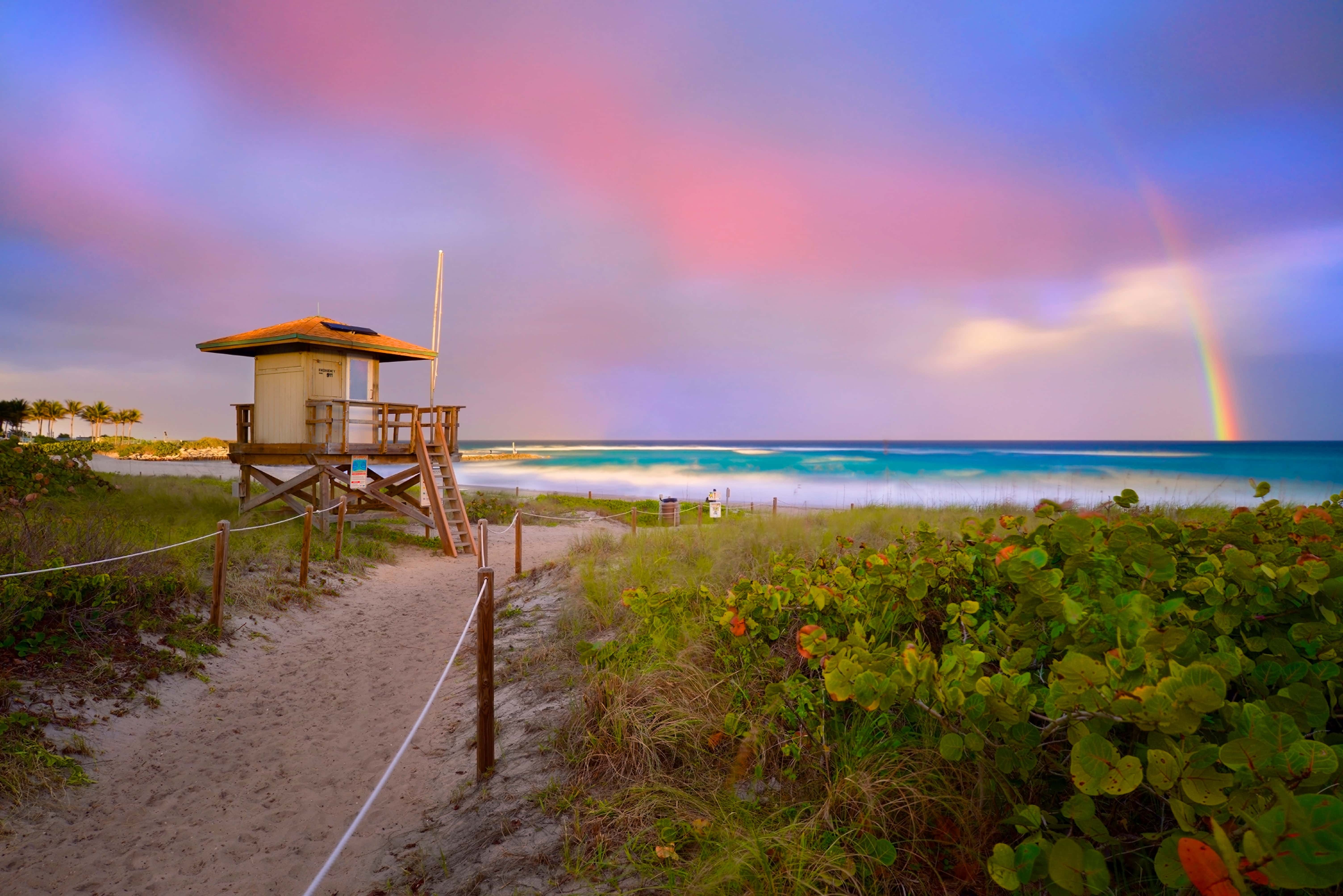 Sand path leading to the beach